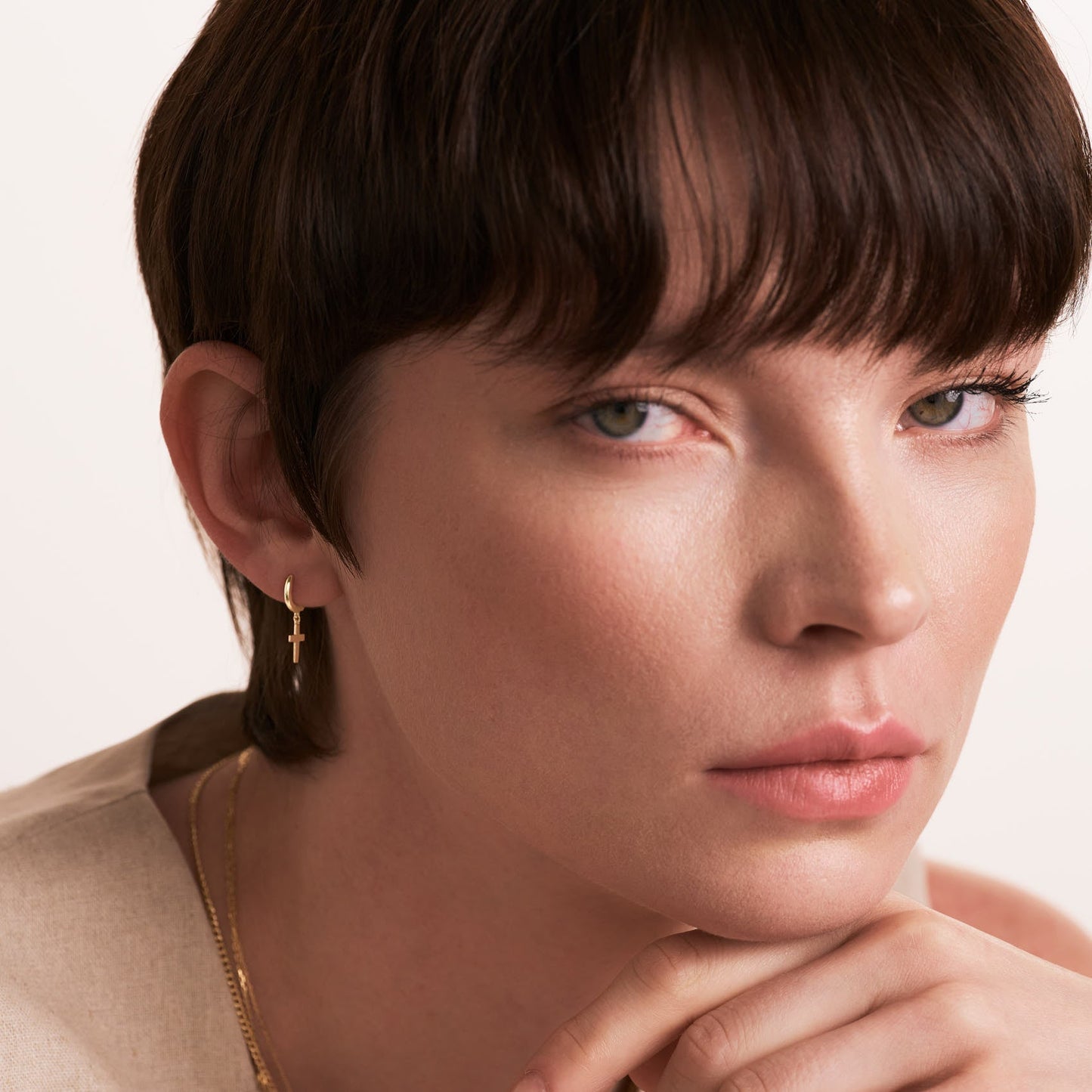 Kreuz-Ohrhänger und Creolen