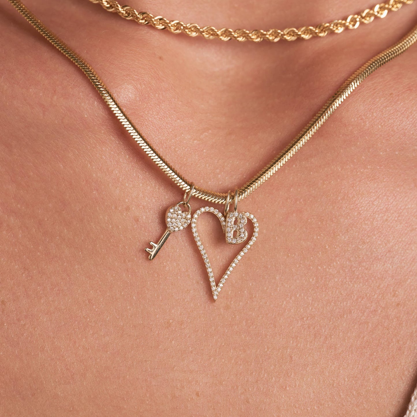 Langer Diamant-Herz-Charm