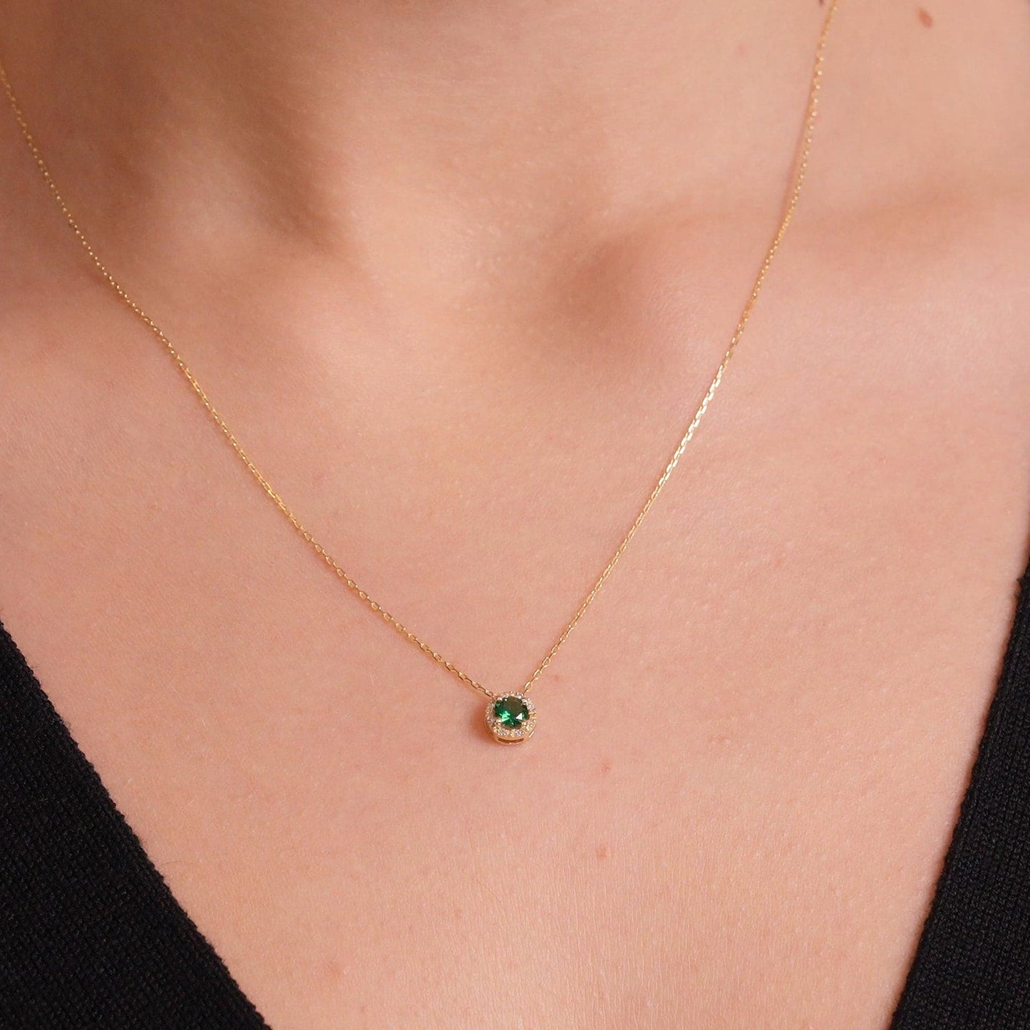 Diamant-Smaragd-Halo-Halskette
