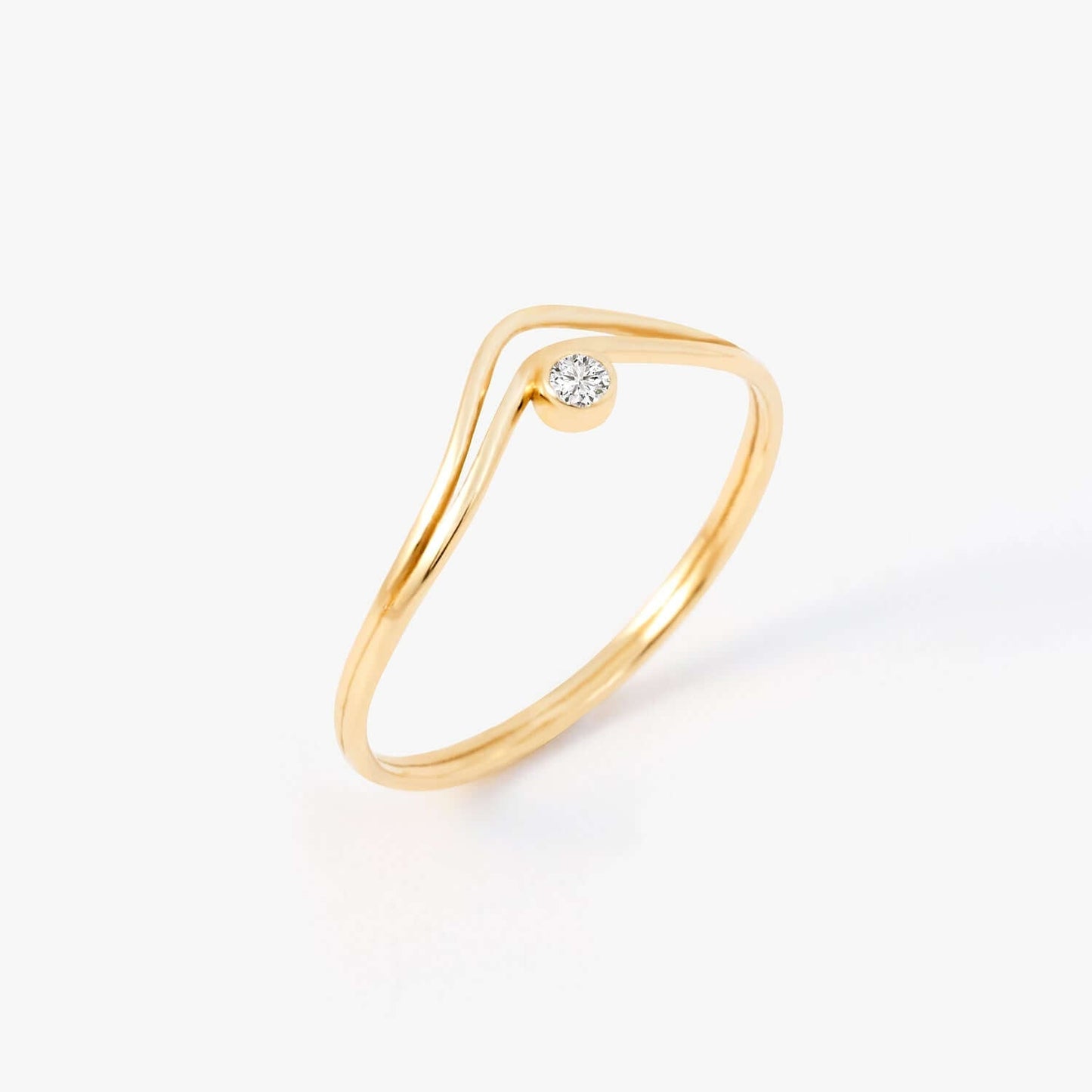 Diamond Solitaire V Ring in 585 solid gold
