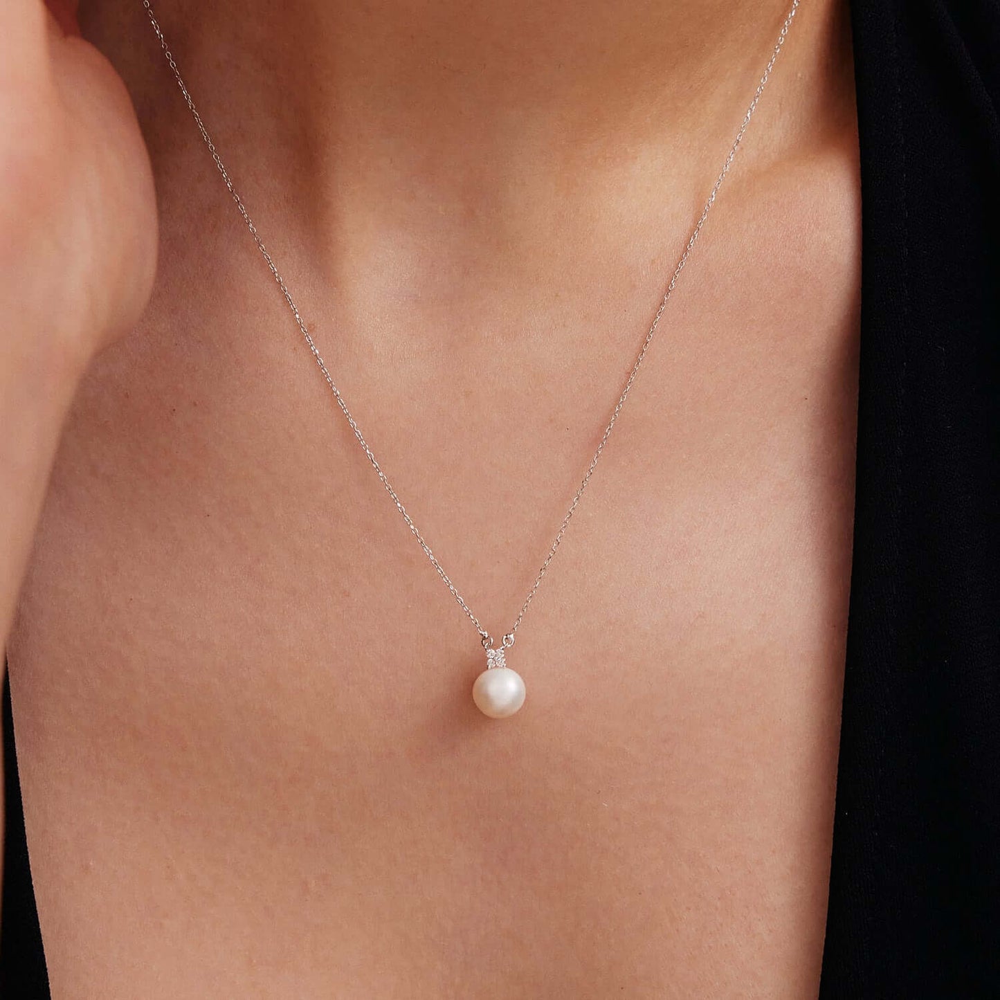 Diamantenblüte und Perlenkette