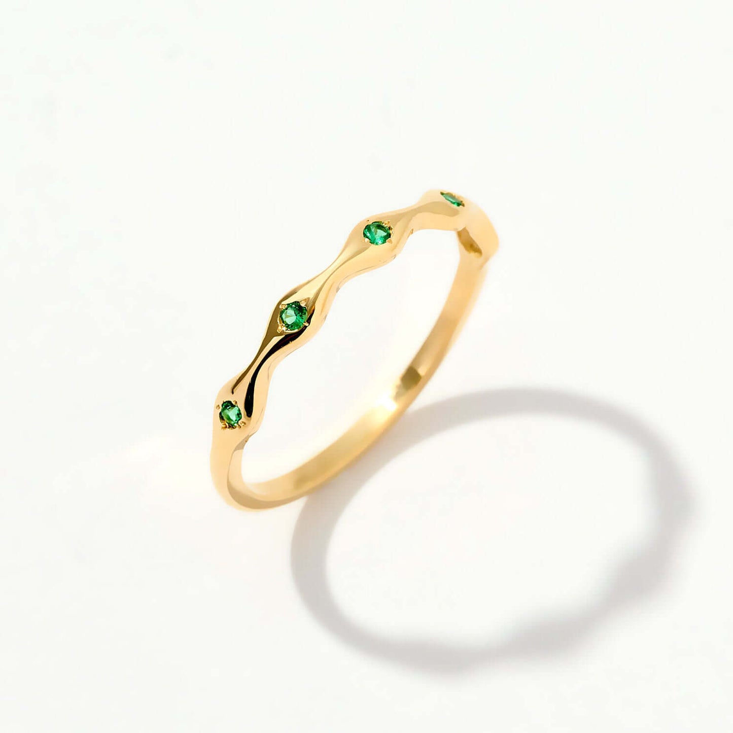 emerald wedding ring in 585 solid gold