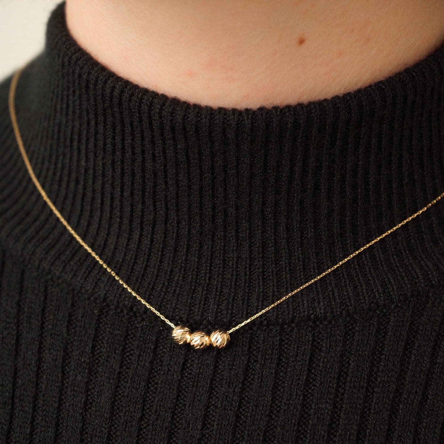 three-pearl pendant necklace made of 585 gold