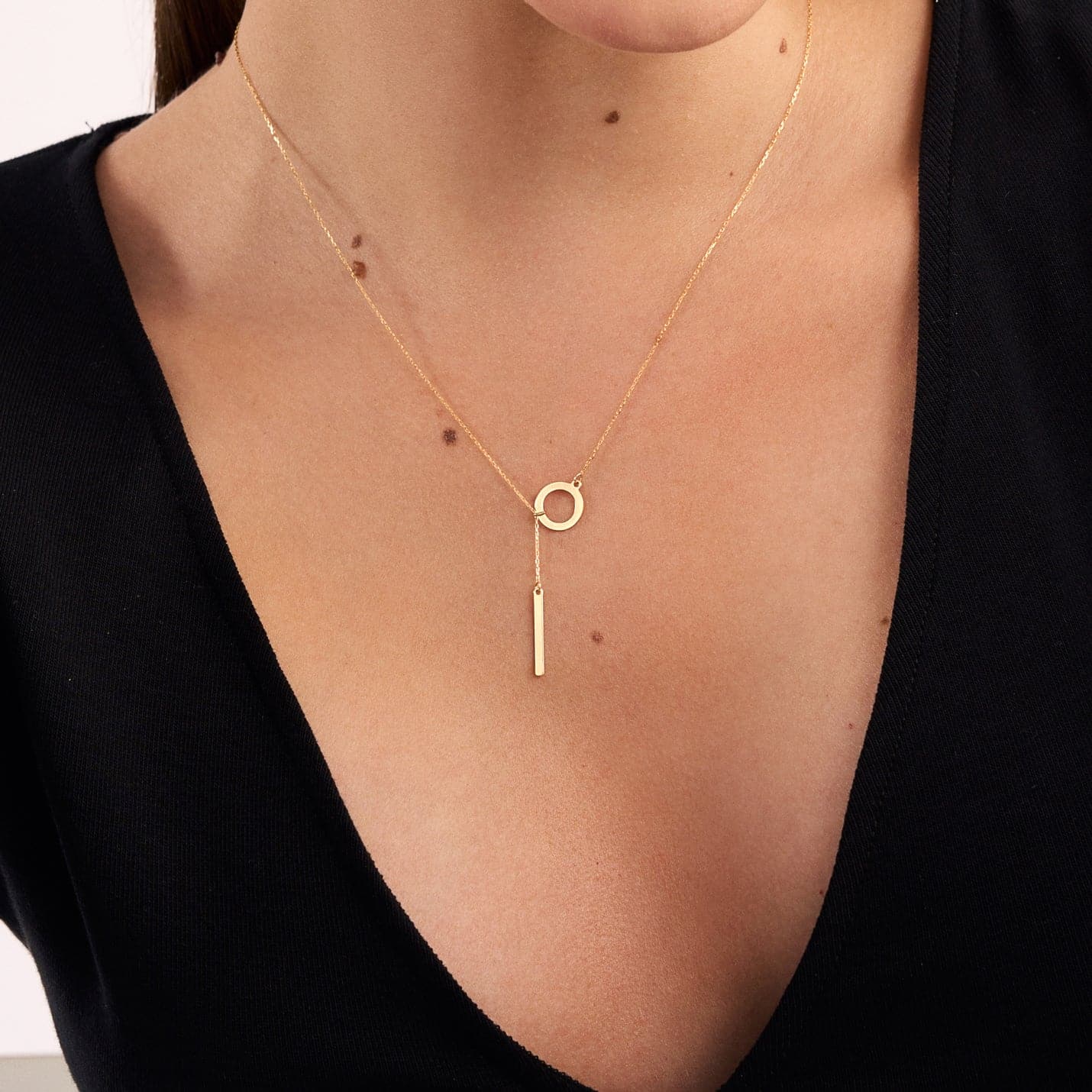 Collier barre verticale et cercle Y en or 18 carats