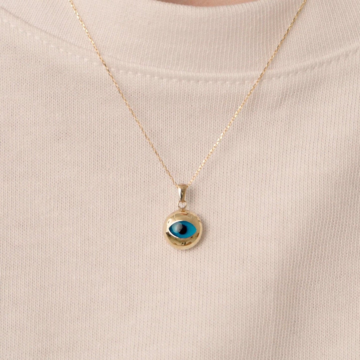 Round Evil Eye necklace made of 585 solid gold
