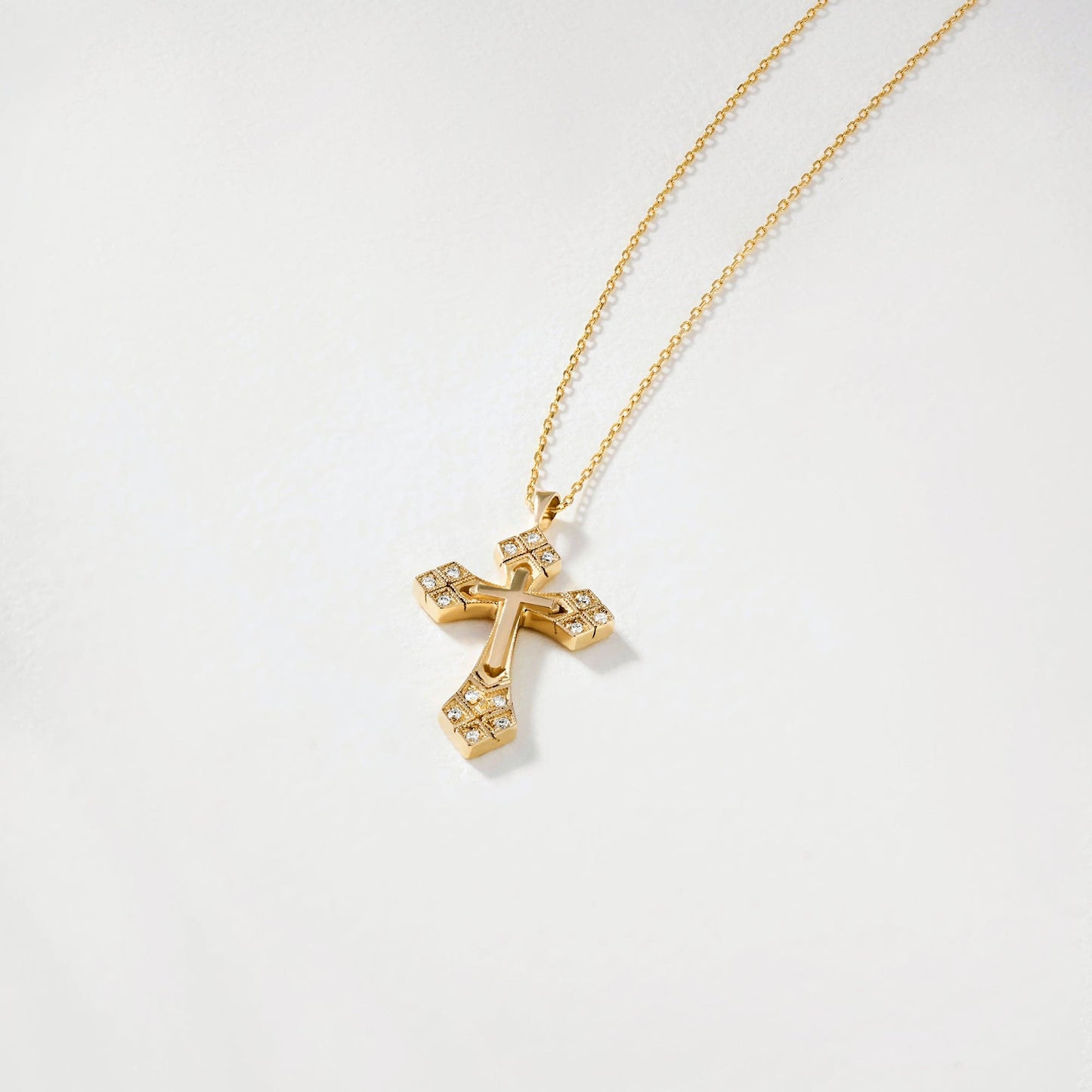 Collier croix gothique en diamants en or massif 585