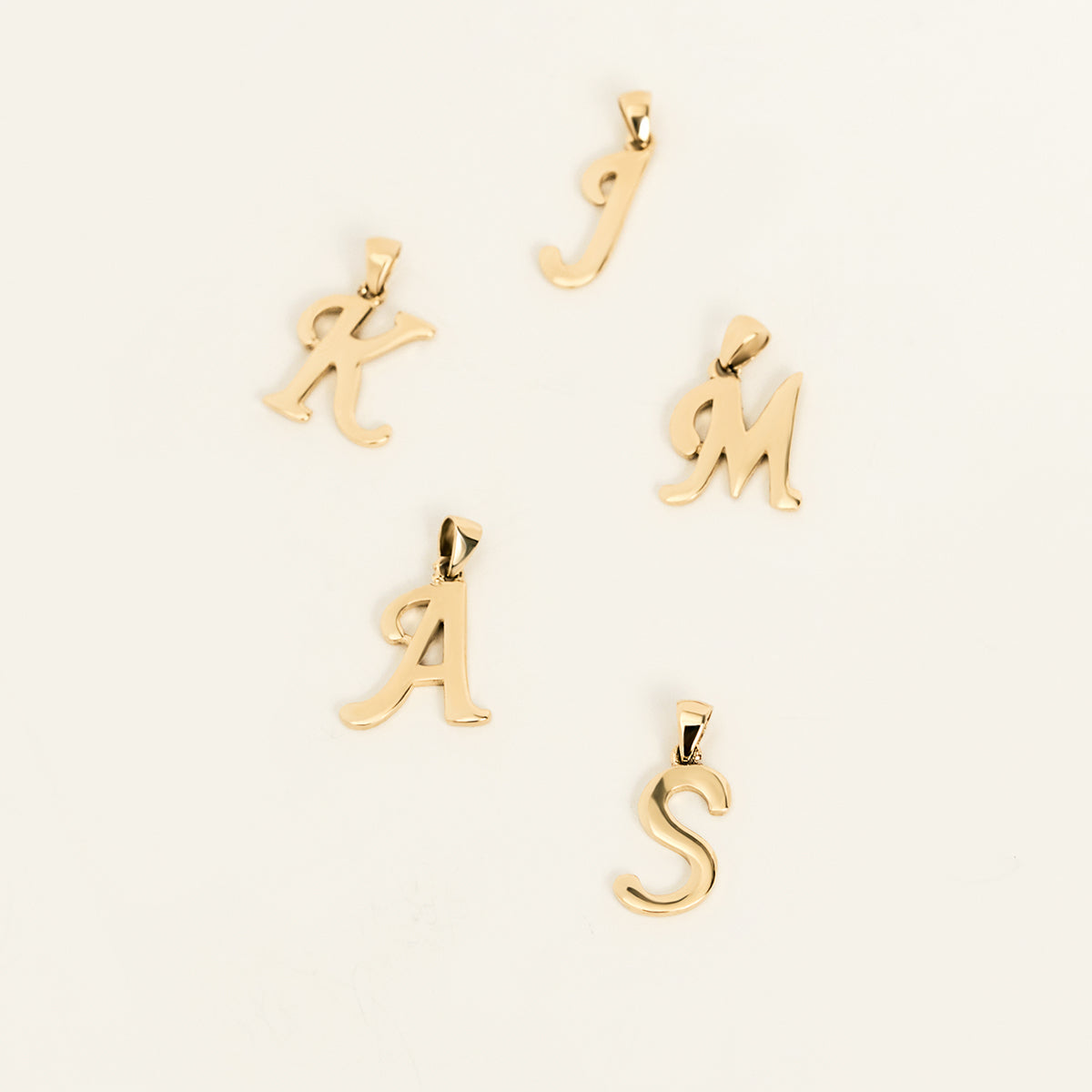 Necklace with delicate letter pendant in 585 gold