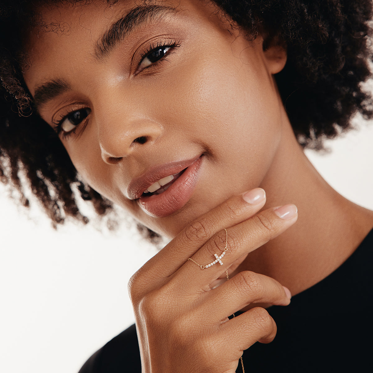 Gebogene Diamant-Kreuz-Halskette