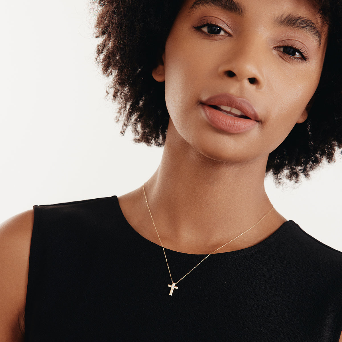 Solitaire diamond cross necklace made of 585 gold