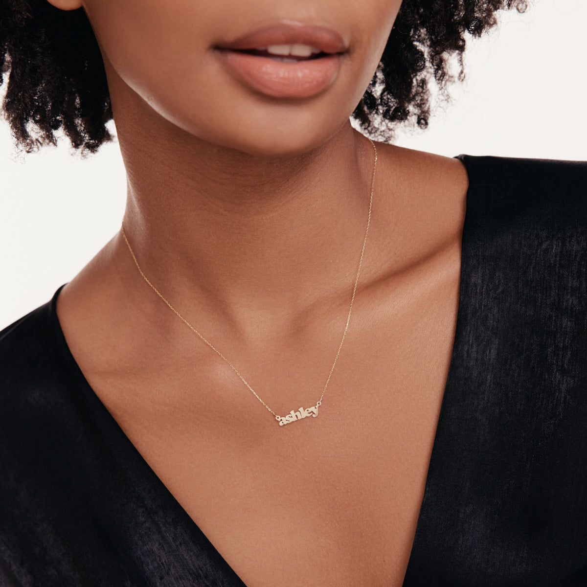 Zierliche Halskette mit Namen