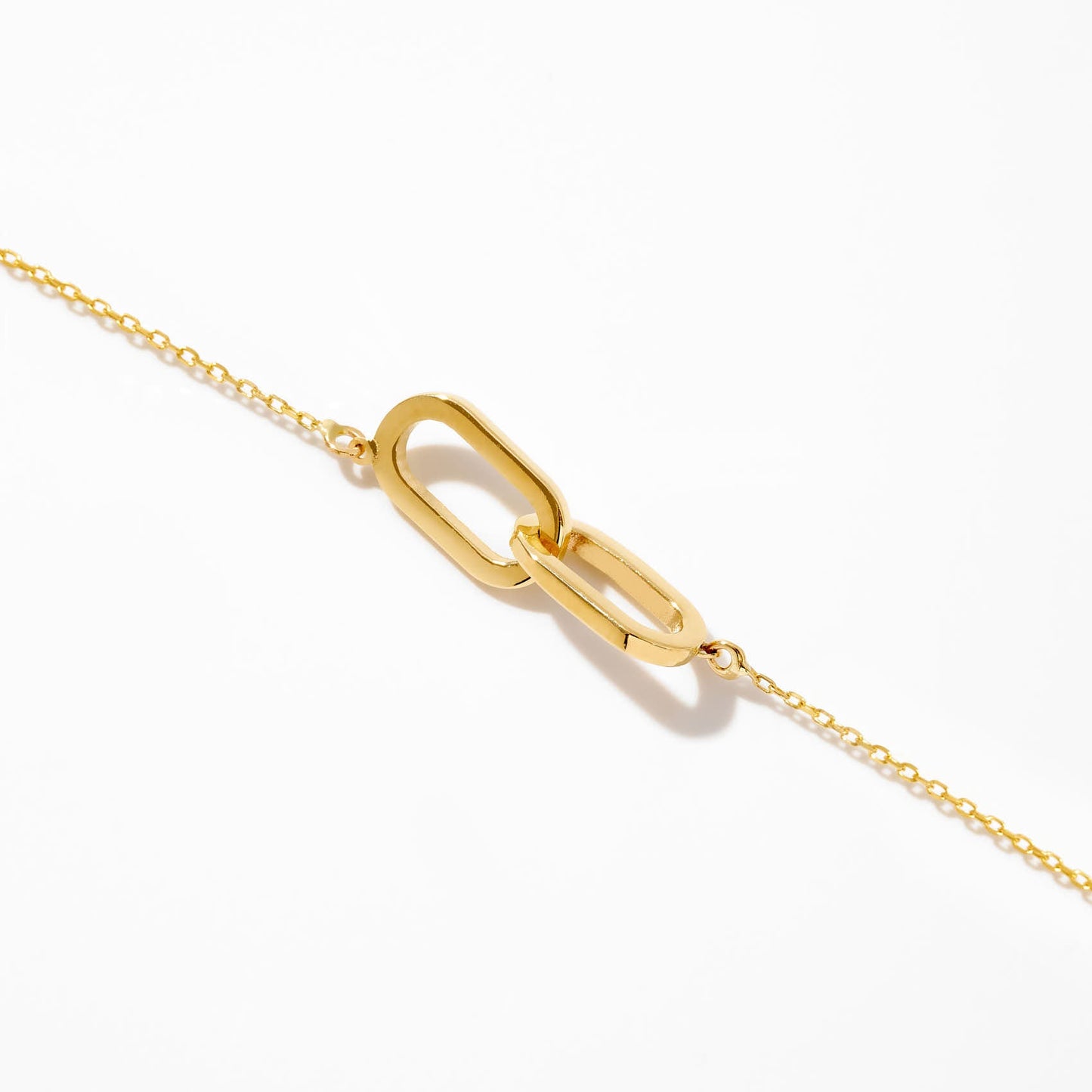 Intertwined link chain made of 585 solid gold