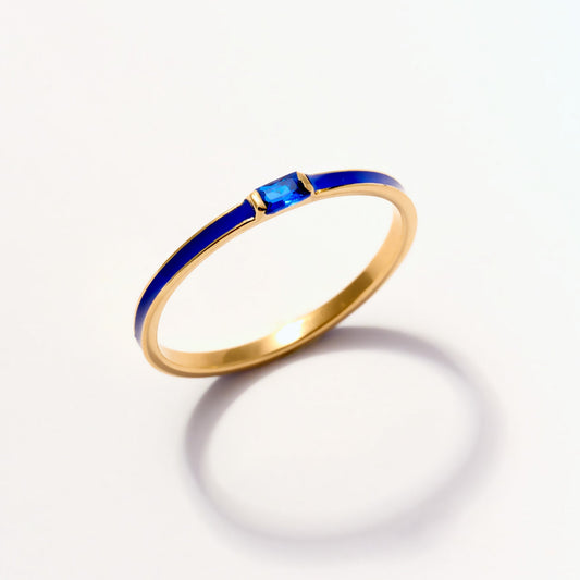 Birthstone enamel signet ring in 585 solid gold.