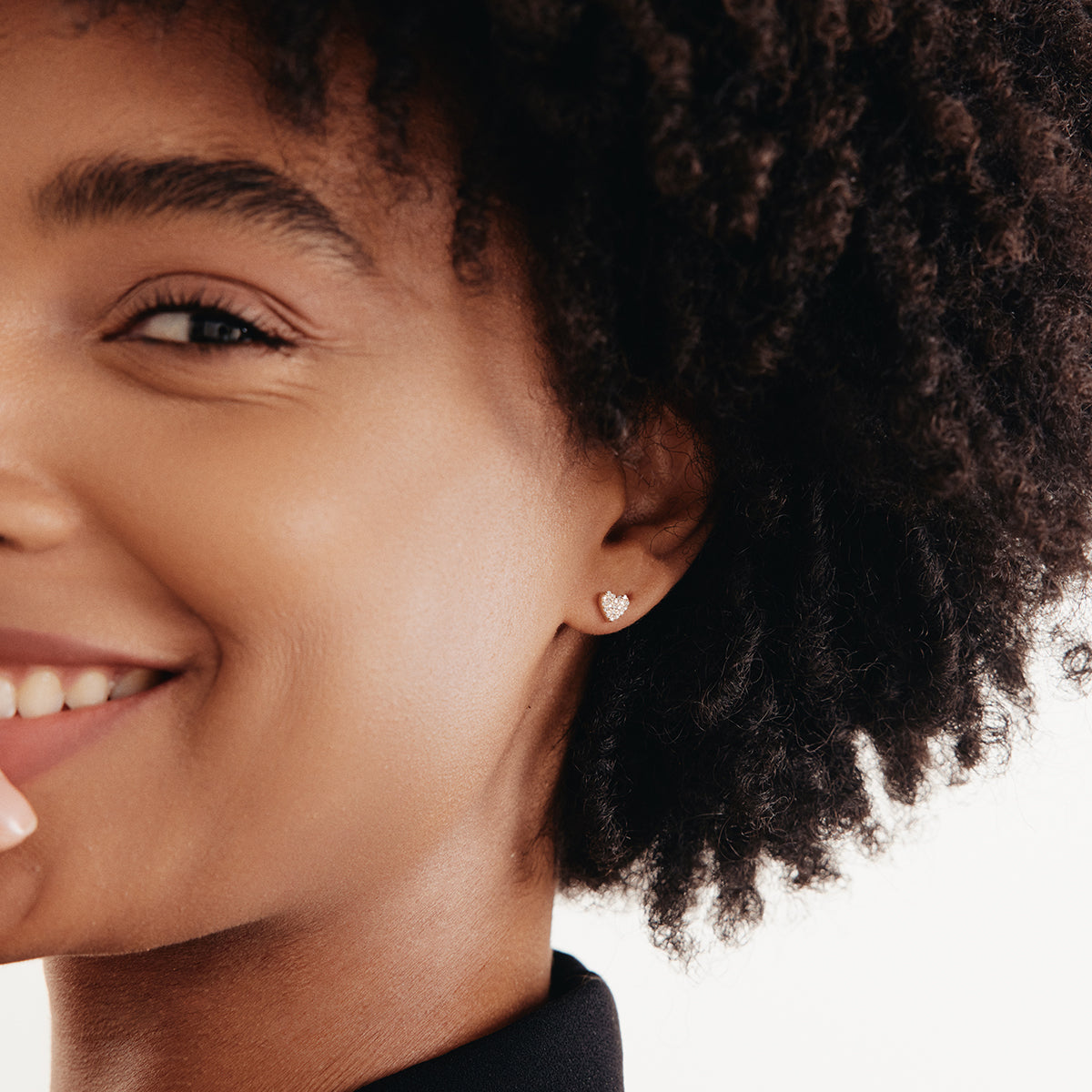 Diamantene Pave Herz-Ohrstecker