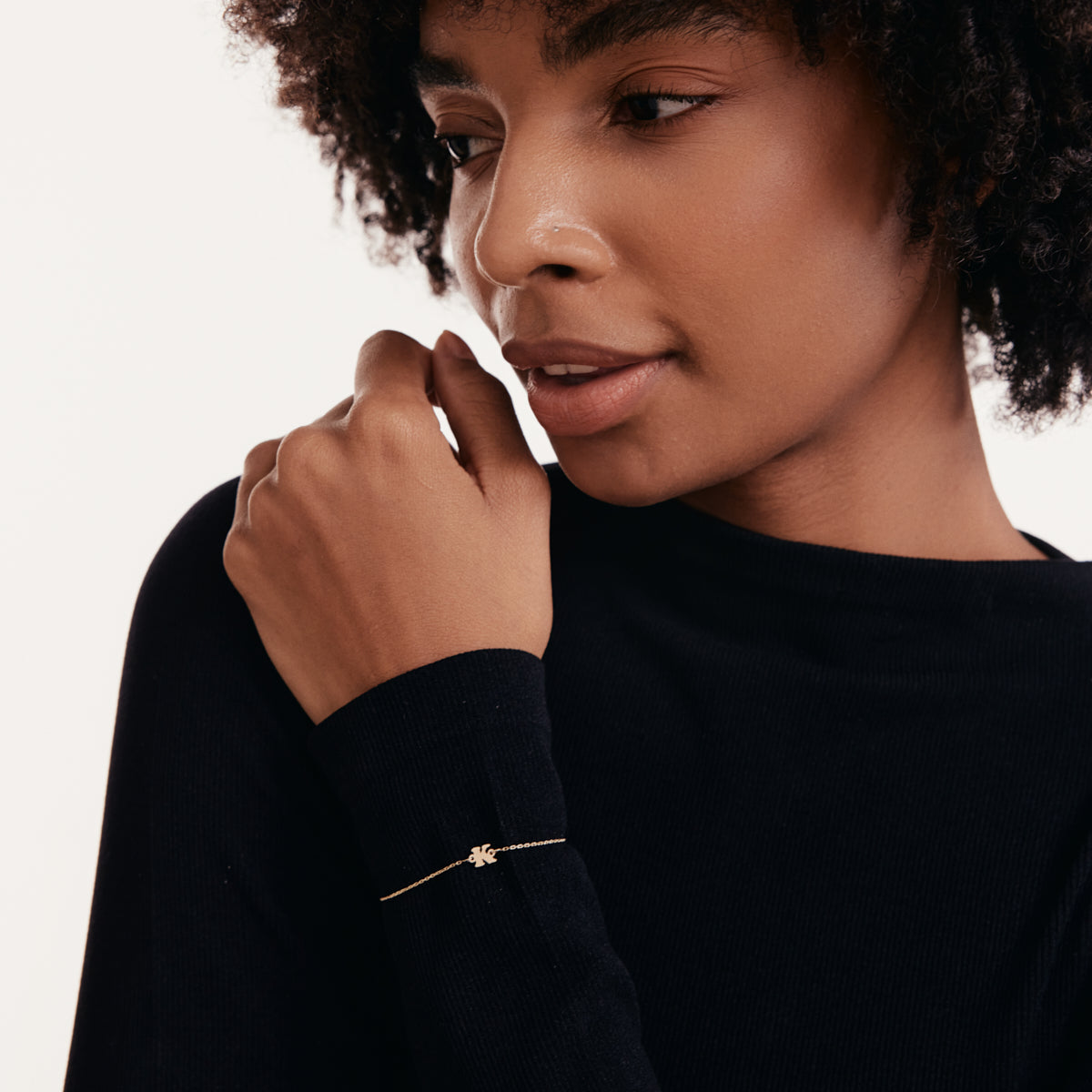 Individuelles Buchstabenarmband