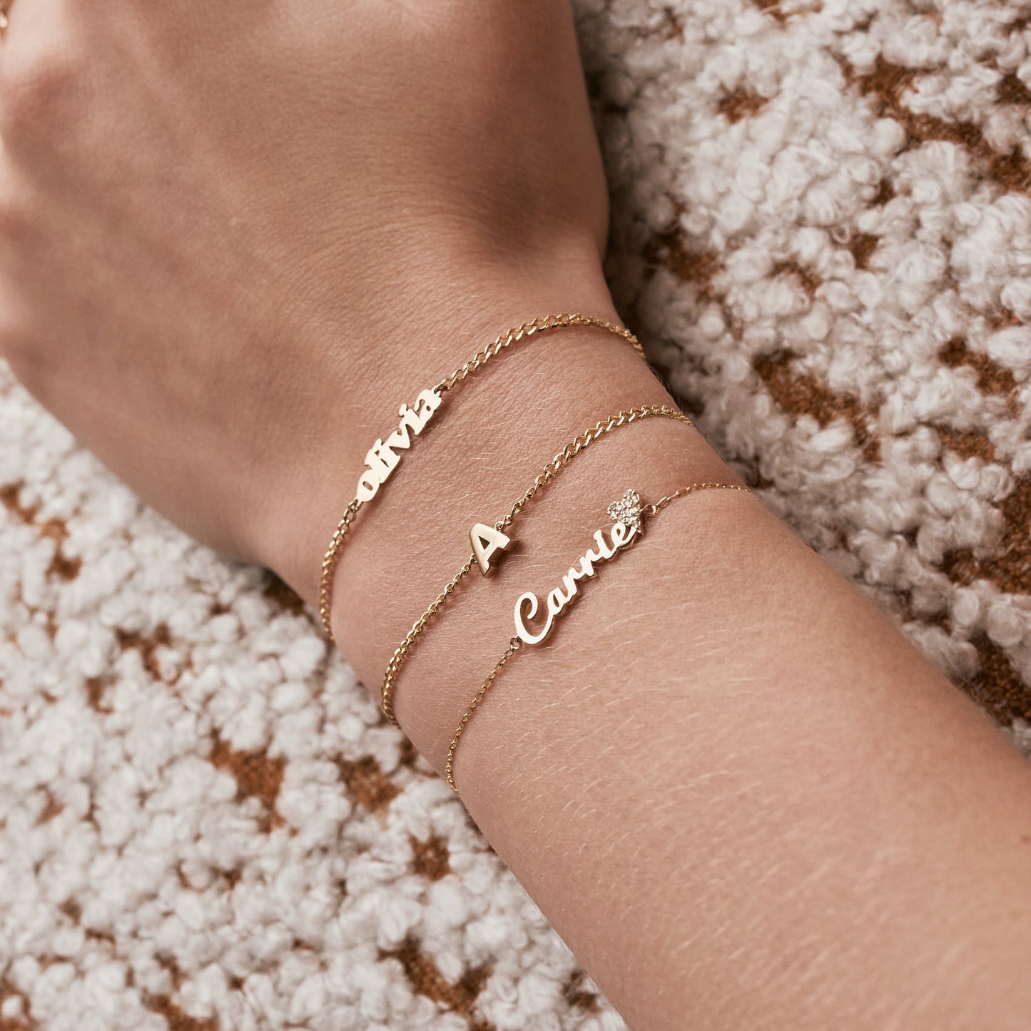 Carrie Namensarmband mit Diamant-Herz