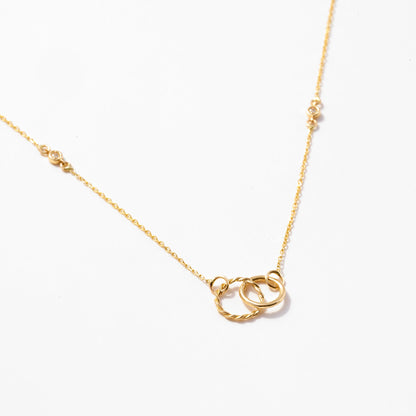 Verschlungene Kreise mit Diamanten-Station Halskette