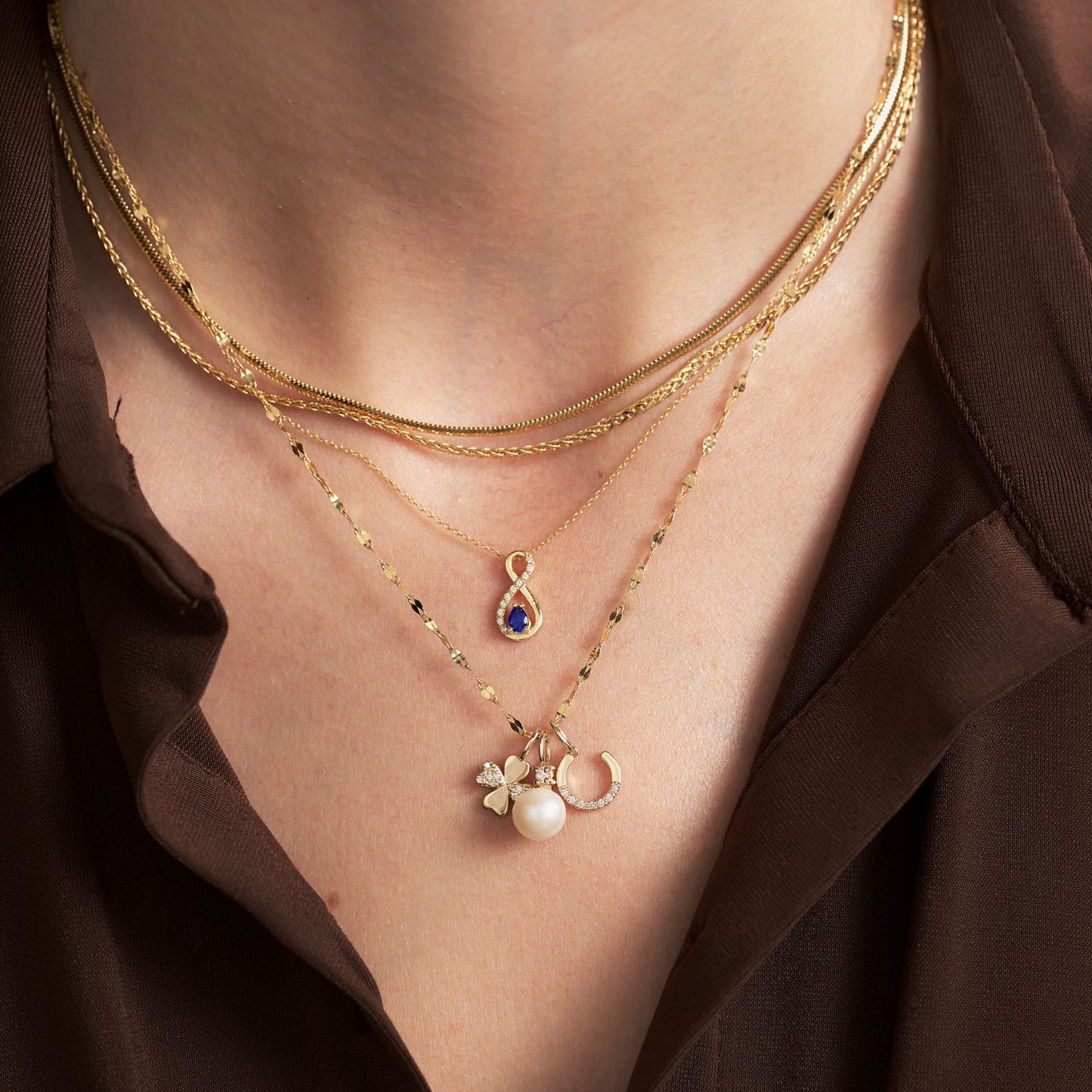 Diamant- und Saphir-Infinity-Halskette