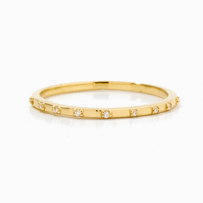 Minimalistischer Diamant-Ehering