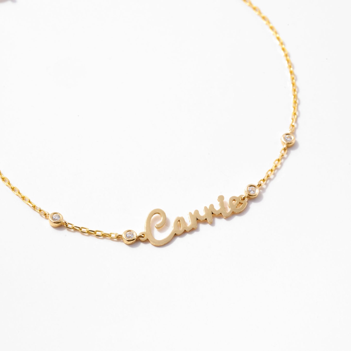 Carrie Namensarmband Diamant Station Armband