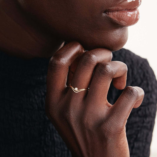 Diamond Solitaire V Ring in 585 solid gold