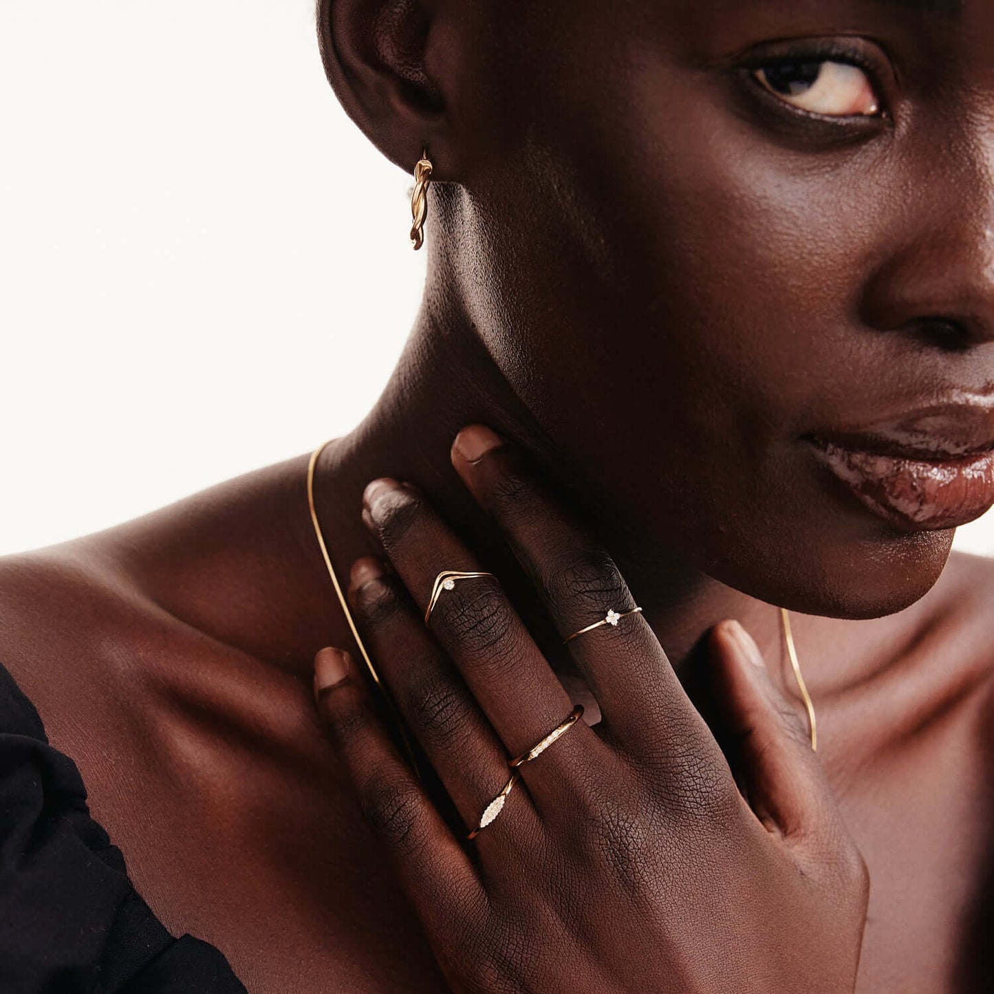 Diamond Solitaire V Ring in 585 solid gold