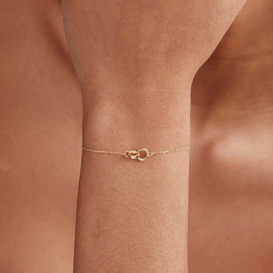 Intertwined circle bracelet in 585 solid gold