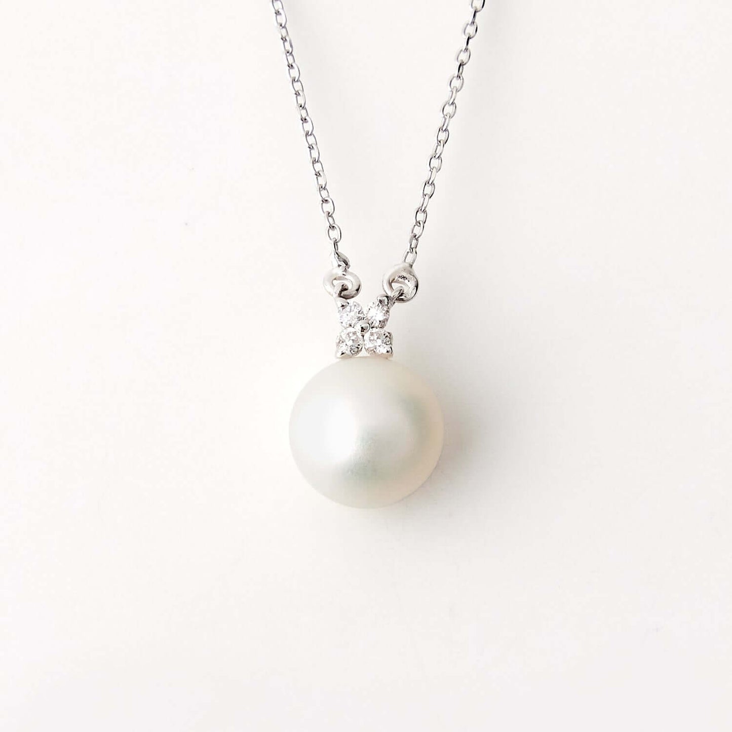 diamond flower and pearl necklace in 585 white gold