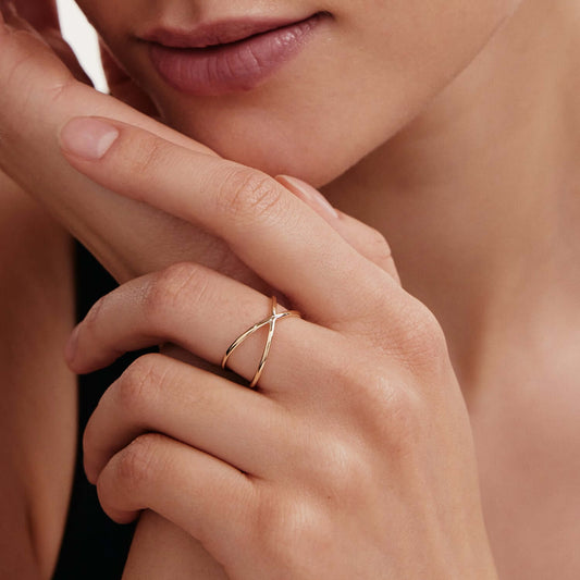 Criss Cross X ring in 585 solid gold