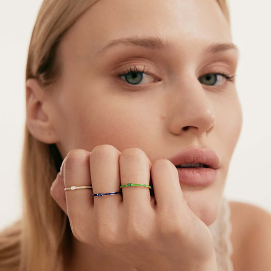 Birthstone enamel signet ring in 585 solid gold.