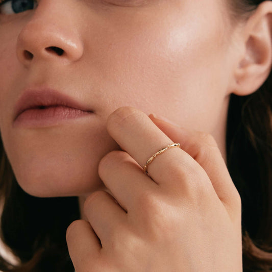 Daisy stacking ring in 585 solid gold