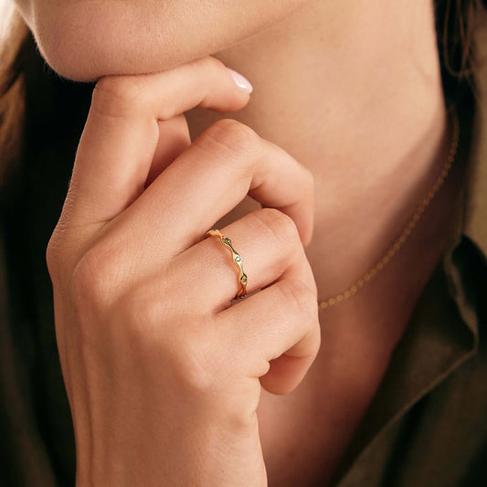 emerald wedding ring in 585 solid gold