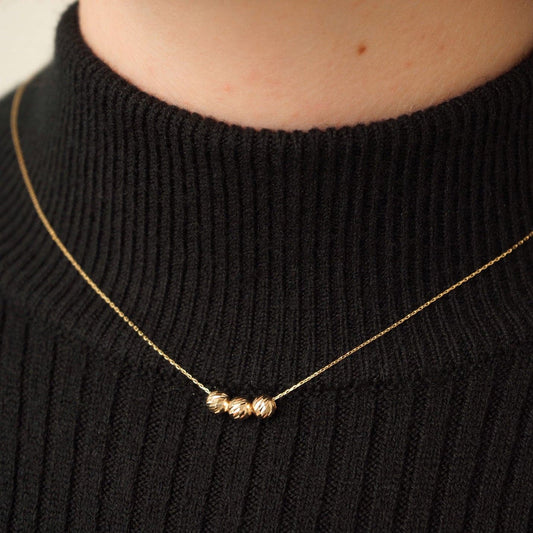 Collier pendentif à trois perles en or 585