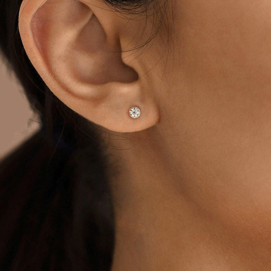 Boucles d'oreilles à pois pavés de diamants en or massif 18 carats