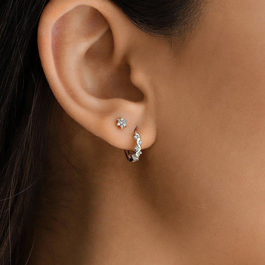 Boucles d'oreilles clous fleur diamant en or 585