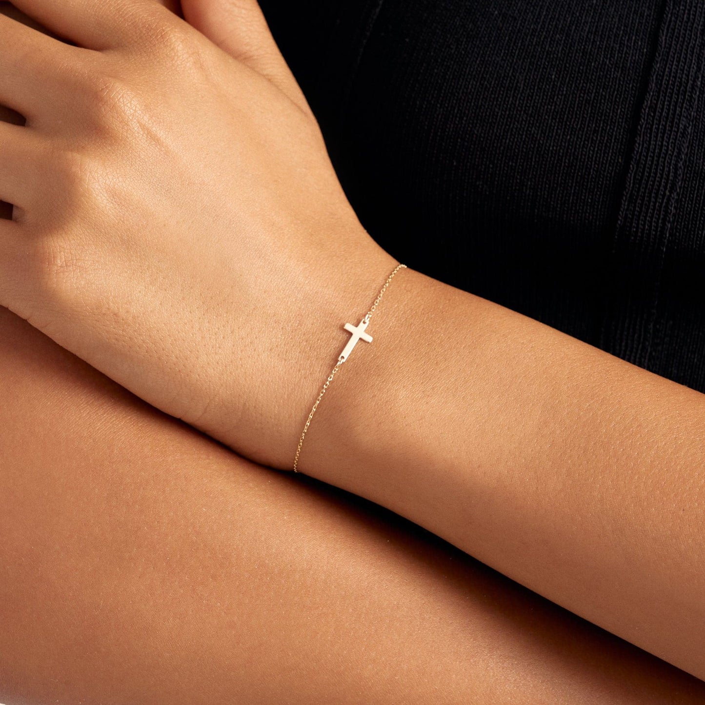cross bracelet made of 585 solid gold