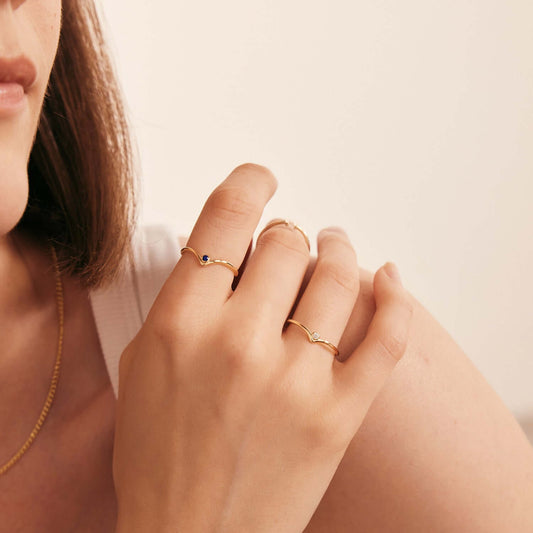 Birthstone Solitaire V Ring in 585 Solid Gold