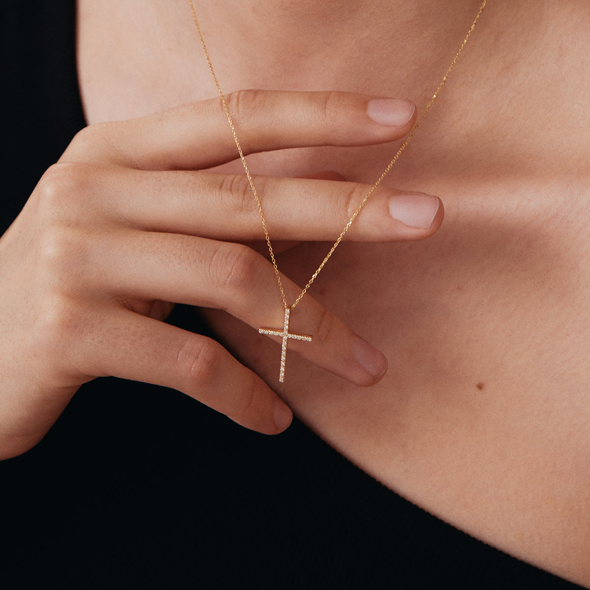 Diamantene Pave-Kreuz-Halskette