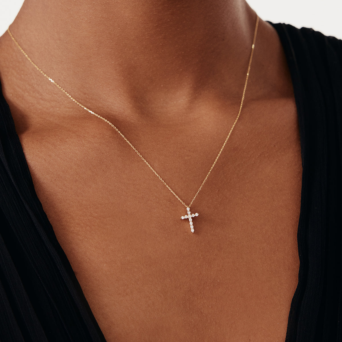 Collier religieux avec croix en diamant en or 585