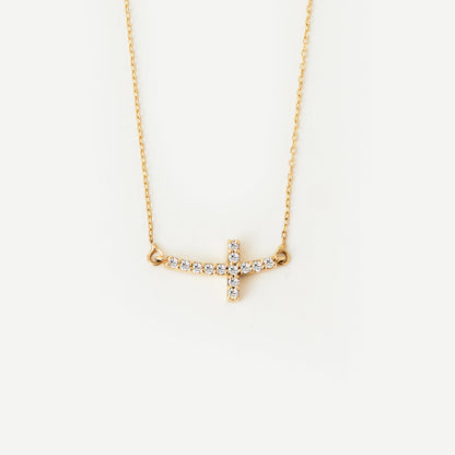 Collier croix courbée en diamants en or 585