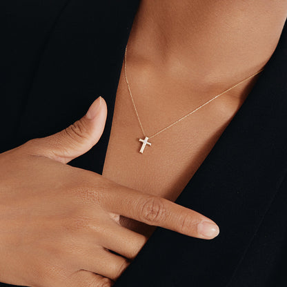 Collier solitaire avec croix et diamants en or 585