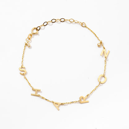 Armband mit Buchstaben