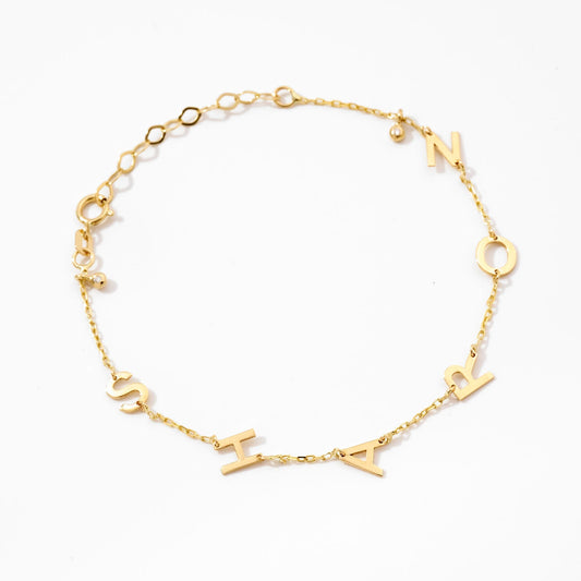 Armband mit Buchstaben