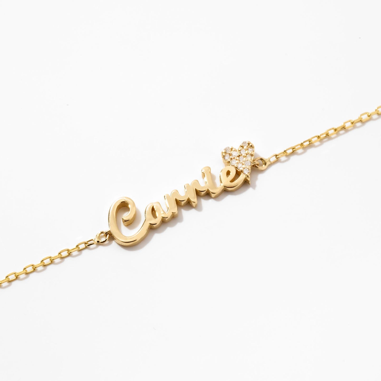 Carrie Namensarmband mit Diamant-Herz